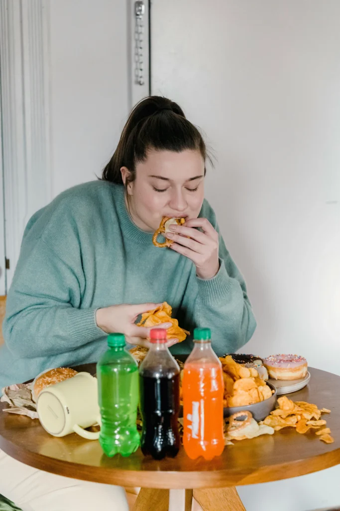 Unhealthy eating habits with junk food and soft drinks increasing the risk of gastritis and stomach irritation