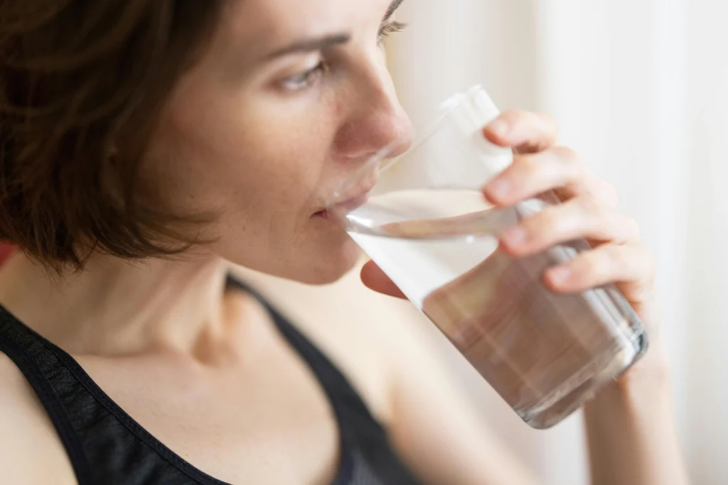 Does amoxicillin treat UTI - woman drinking water for urinary tract infection relief and hydration