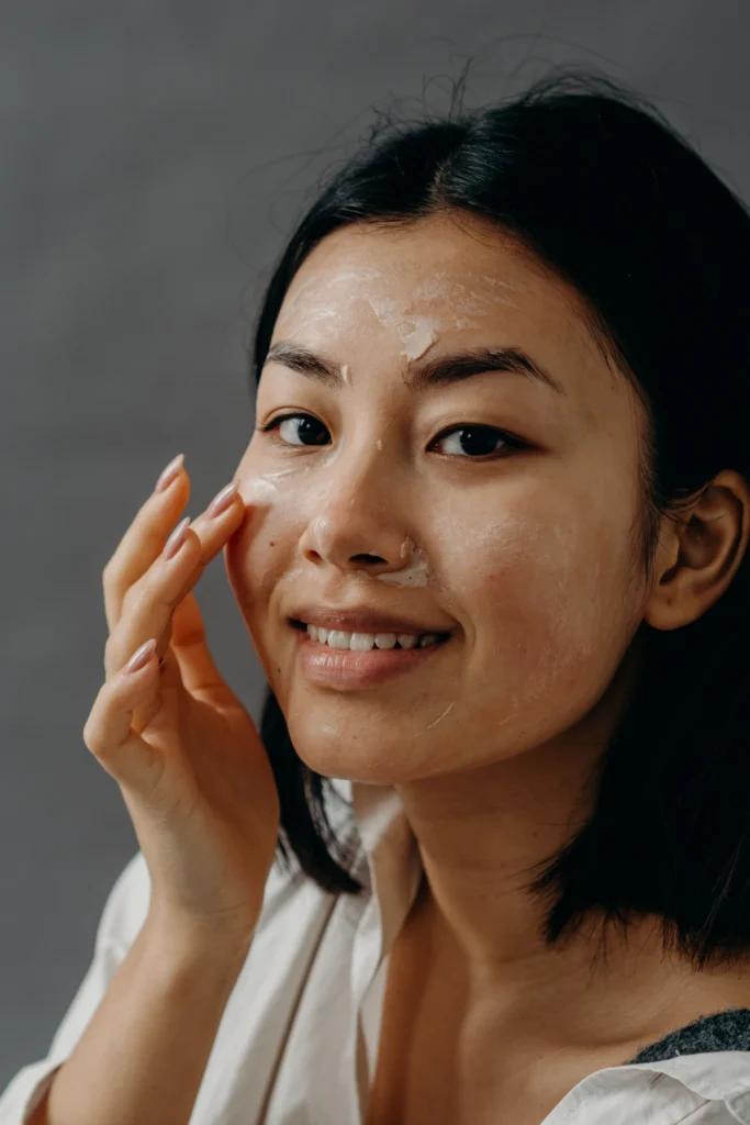 Woman applying moisturizer to hydrate dry skin (xerosis) and improve the skin moisture barrier.